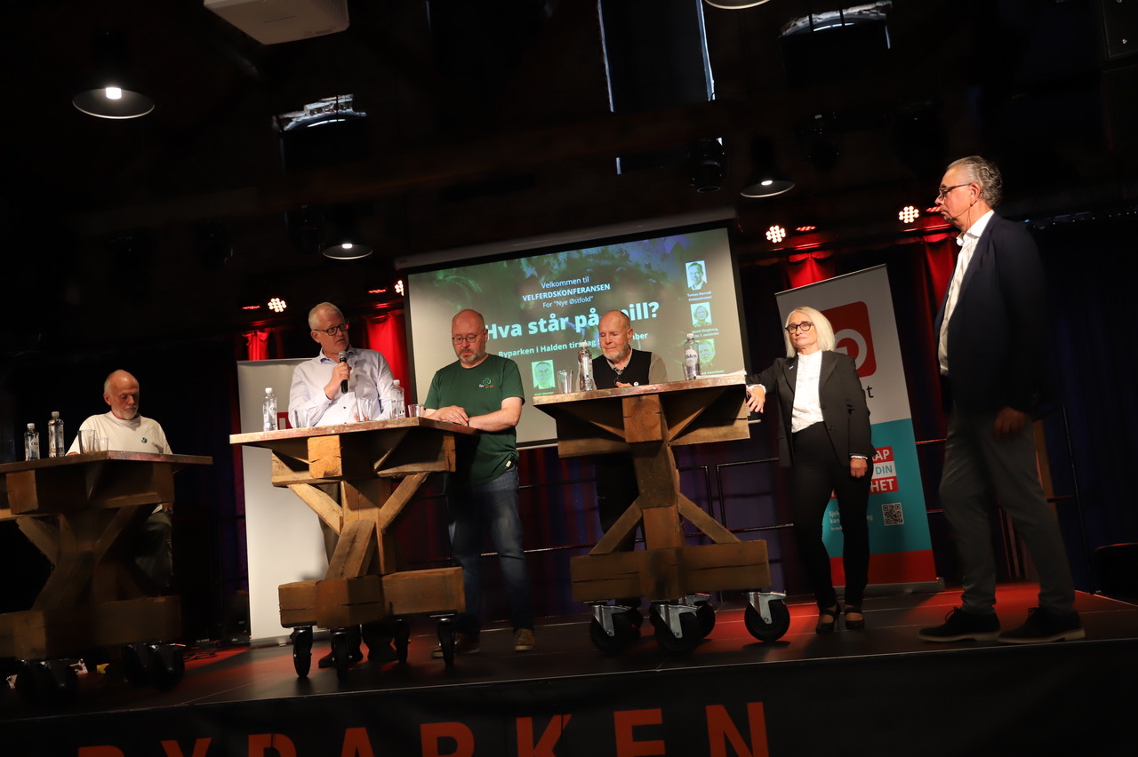 Det lokale panelet besto av fra venstre: Pål Gule (V), Roger Schjerva (Ap), Jens Bakke (Sp), Carl Anders Wingren (Rødt) og Elin Lexander (H). 