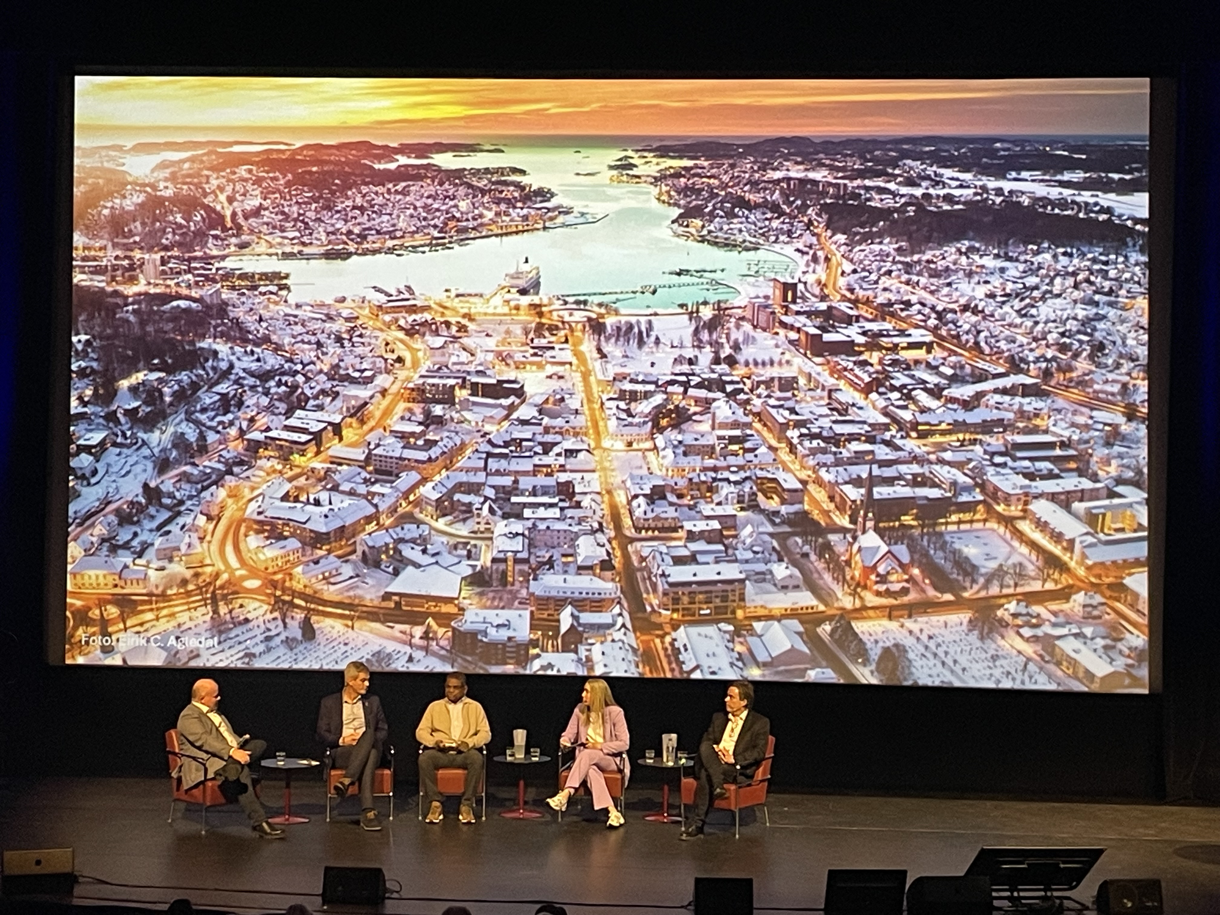 Panelsamtale ledet av Jan Erik Hvidsten med ordfører Bjørn Ole Gleditsch, Premakumar Thambiraja fra Nordocks, Kristine Abrahamsen fra MatBørsen og kommunedirektør Bjørn Gudbjørgsrud